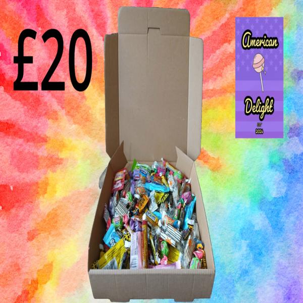 £20 American Sweet and Chocolate Treat Pizza Box – Packed with 120 Sweets! - Candy, Snacks, Sweets